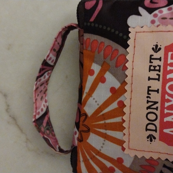 Beautiful folding tote . - Picture 10 of 11